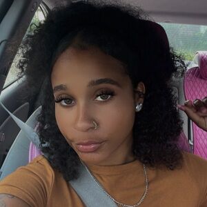 Meet your Posher, Marissa